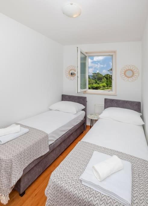 Stylish Two Bedroom Apartment&Garage Parking Place Dubrovnik Exterior photo