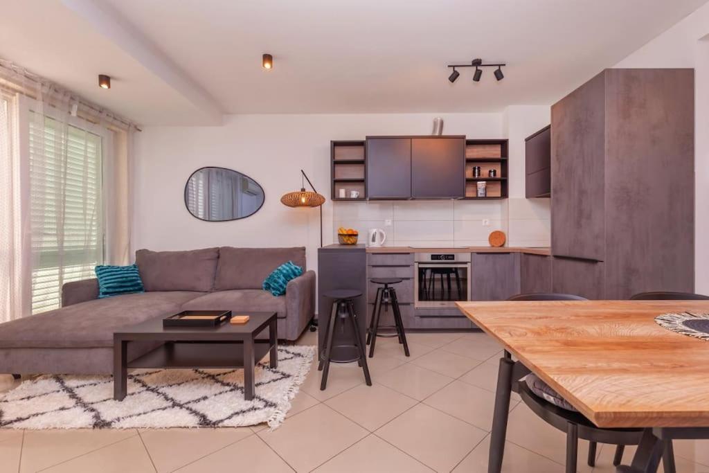 Stylish Two Bedroom Apartment&Garage Parking Place Dubrovnik Exterior photo