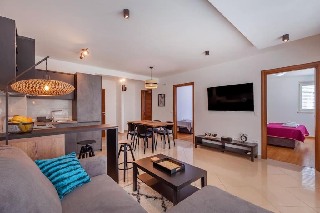 Stylish Two Bedroom Apartment&Garage Parking Place Dubrovnik Exterior photo